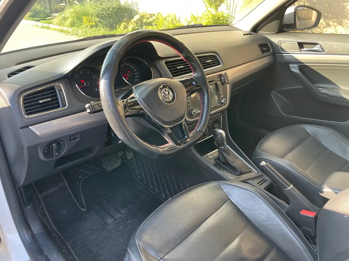 Volkswagen Lavida 2015 230TSI DSG Comfort Edition фото 16