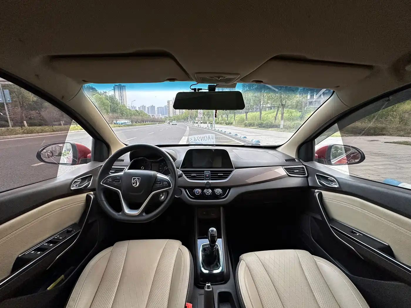 Baojun 310W 2018 2017 1.5L Manual Fashion Edition (China V)