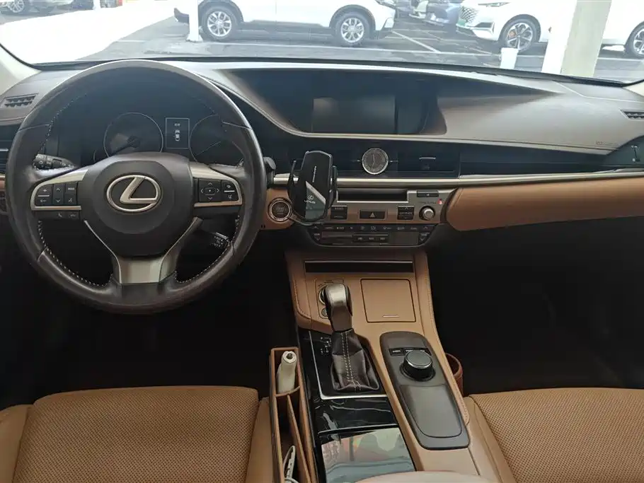 Lexus ES 2015 200 Elite Edition фото 12