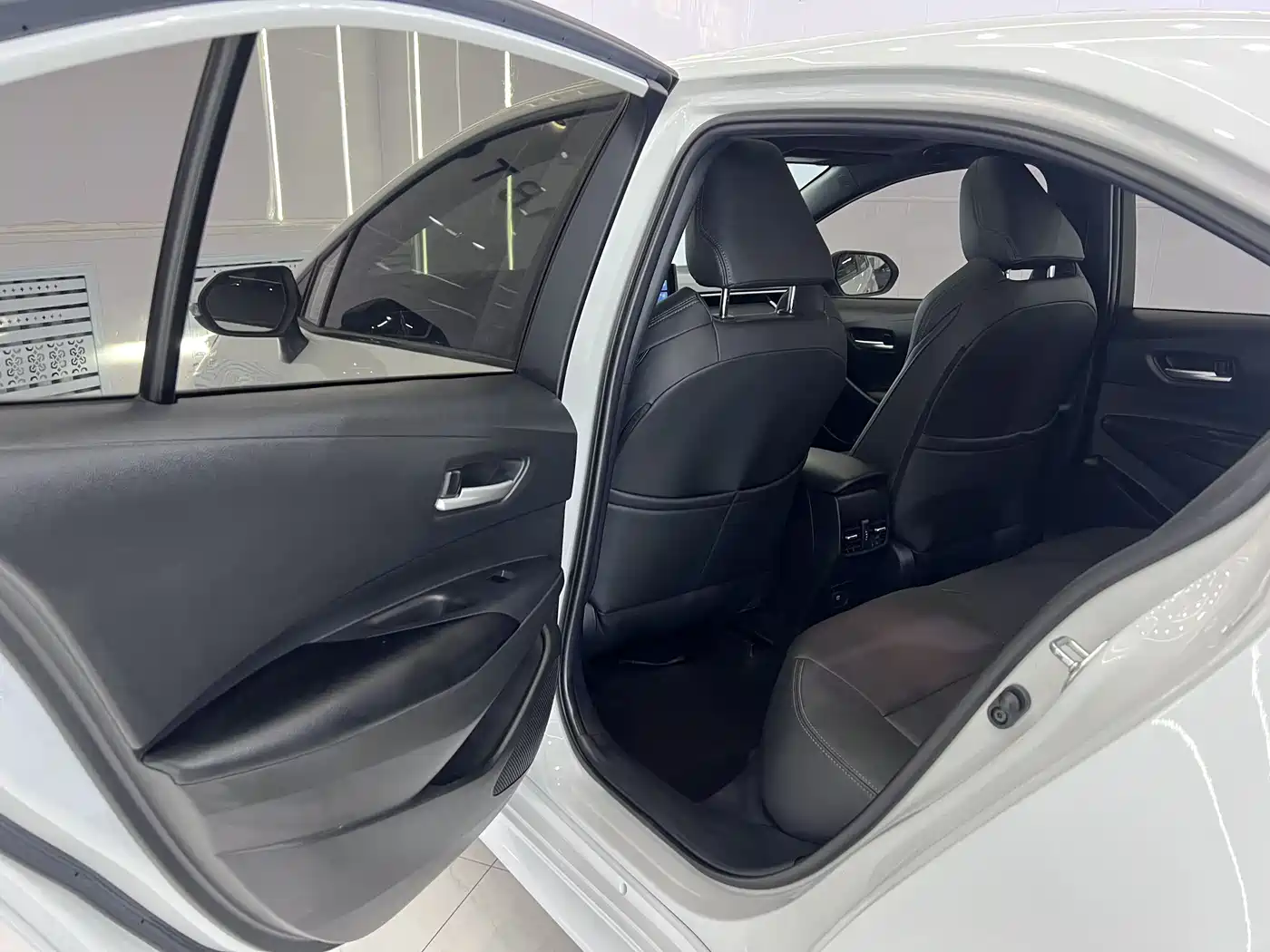 Toyota Levin 2022 185T CVT Luxury Edition фото 10