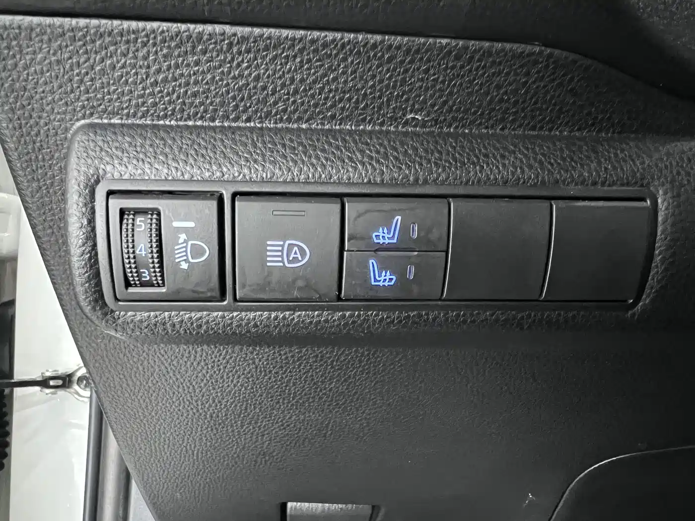 Toyota Levin 2022 185T CVT Luxury Edition фото 13