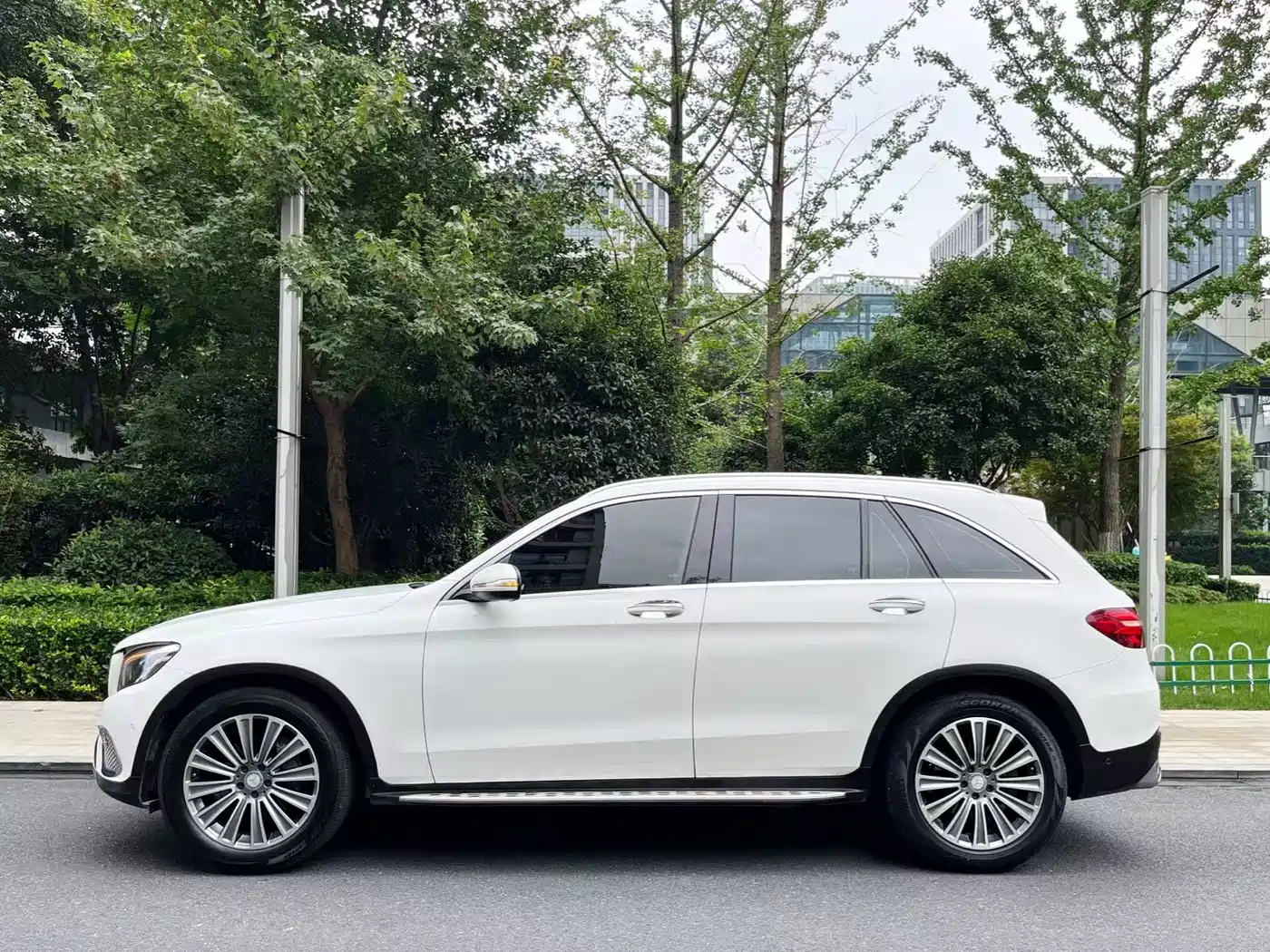 Mercedes-Benz GLC 2018 Facelift GLC 200 4MATIC фото 7