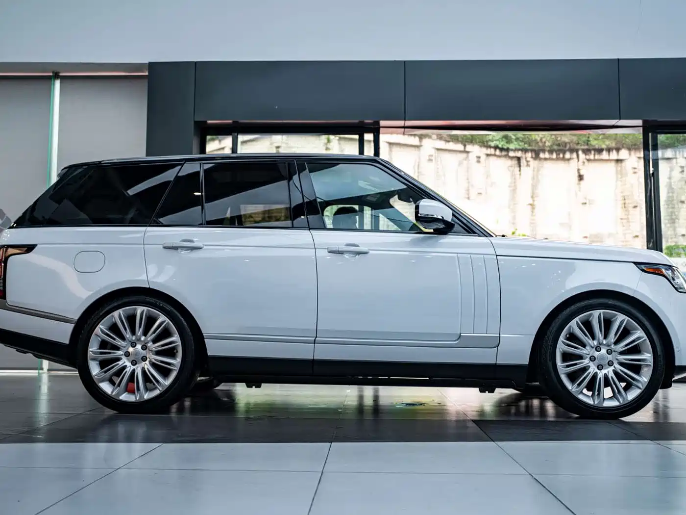 Land Rover Range Rover 2013 5.0 SC V8 AB Ultimate Genesis Edition фото 4