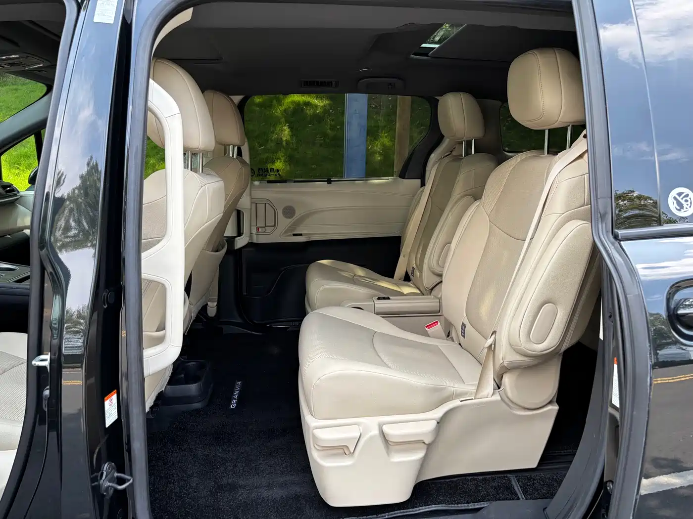 Toyota Granvia 2023 2.5L Hybrid Prestige PLUS Edition фото 17