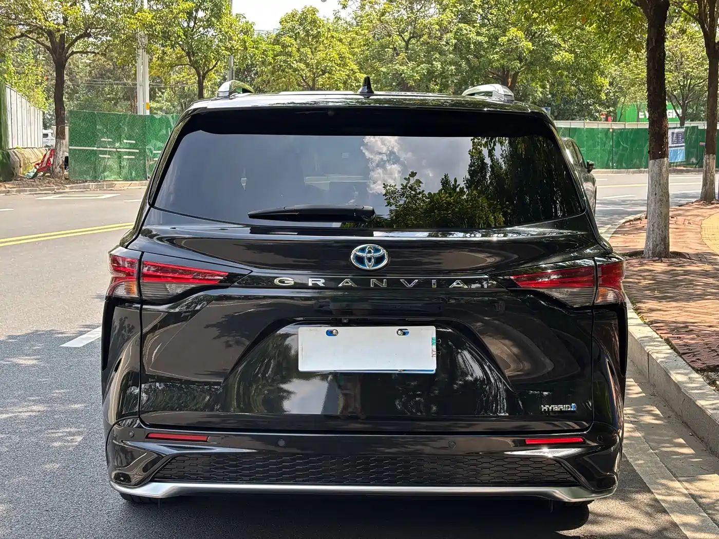 Toyota Granvia 2023 2.5L Hybrid Prestige PLUS Edition фото 29