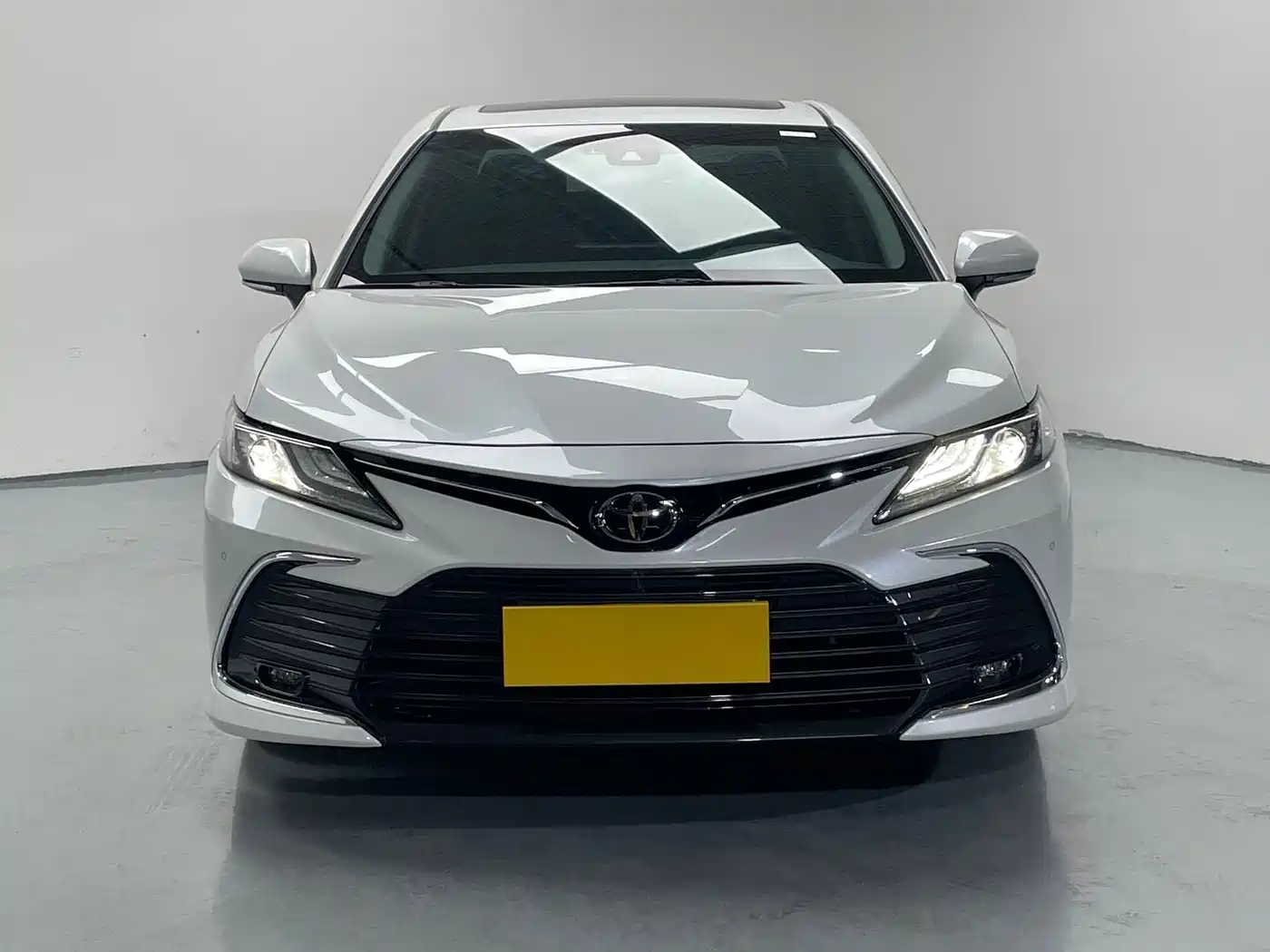 Toyota Camry 2023 2.0G Luxury Edition фото 2