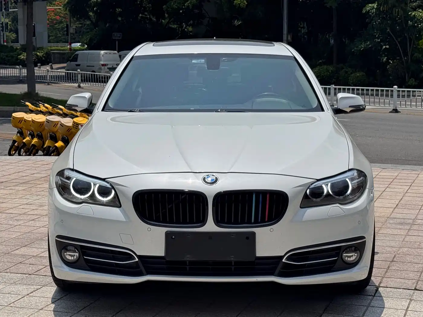 BMW 5 Series 2014 525Li Luxury Design Package фото 2