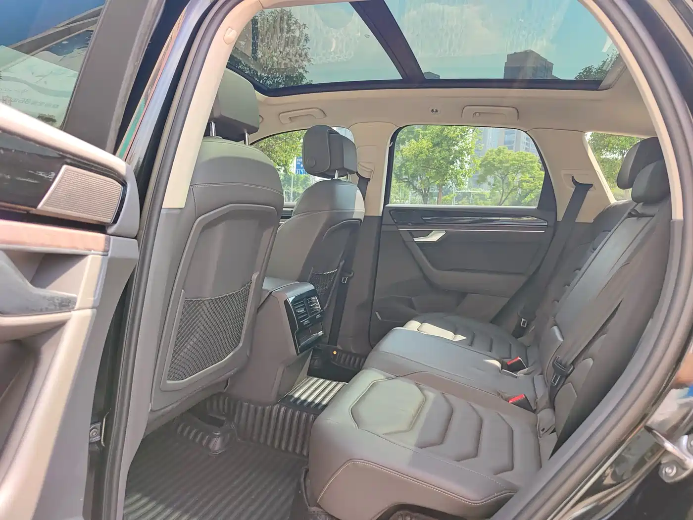 Volkswagen Touareg 2022 3.0TSI Rui Xiang Edition Gloss Black Sport Package фото 6