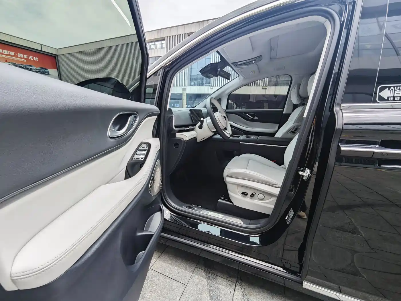 Voyah Auto Voyah Dreamer 2025 PHEV AWD Flagship Qian Kun Edition фото 17