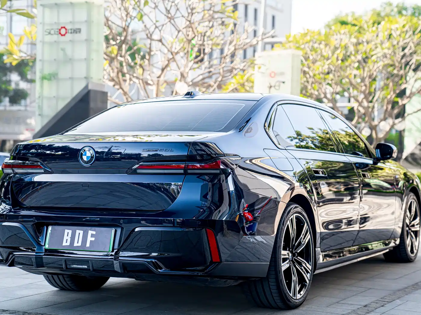 BMW I7