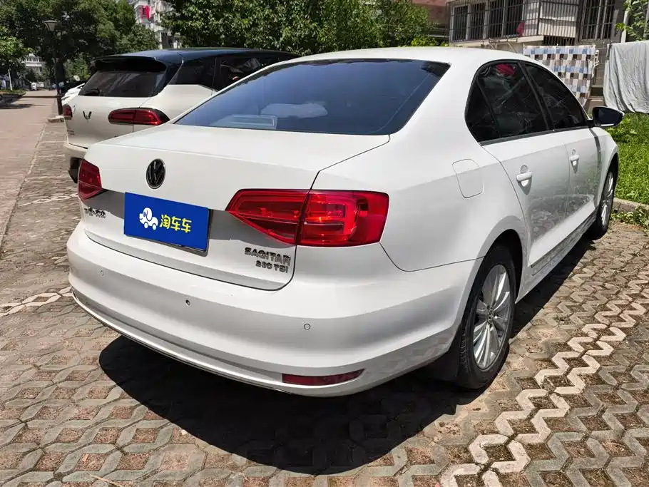 Volkswagen Sagitar 2015 230TSI Automatic Comfort фото 3