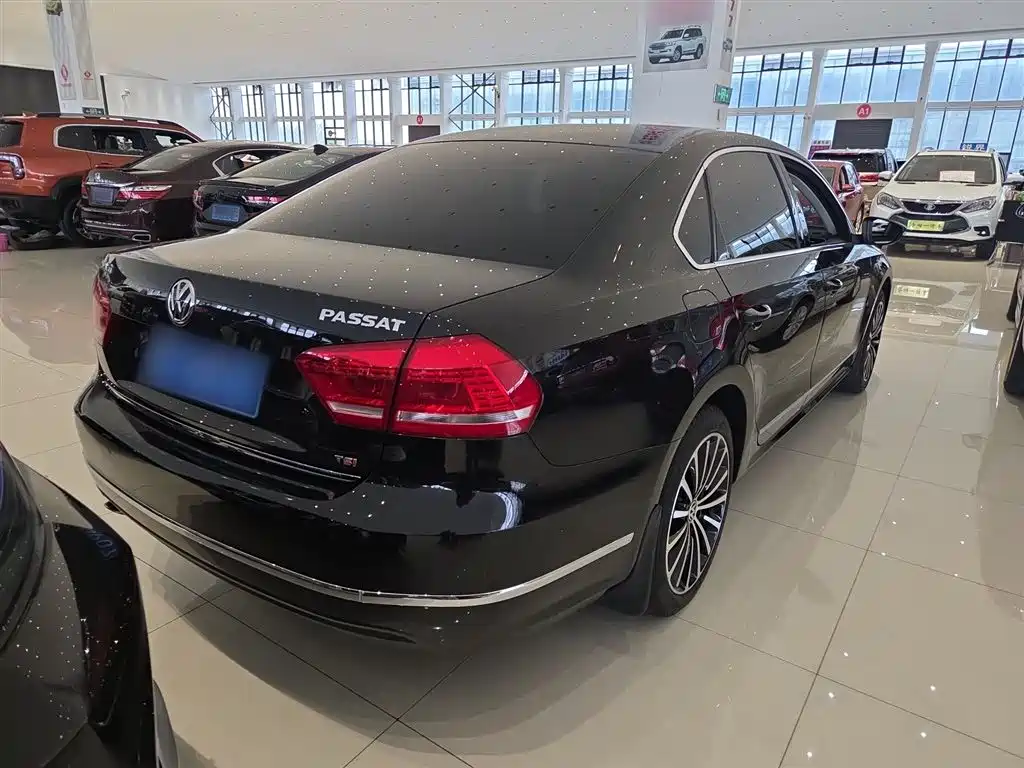 Volkswagen Passat 2015 1.8TSI DSG Prestige Edition фото 9
