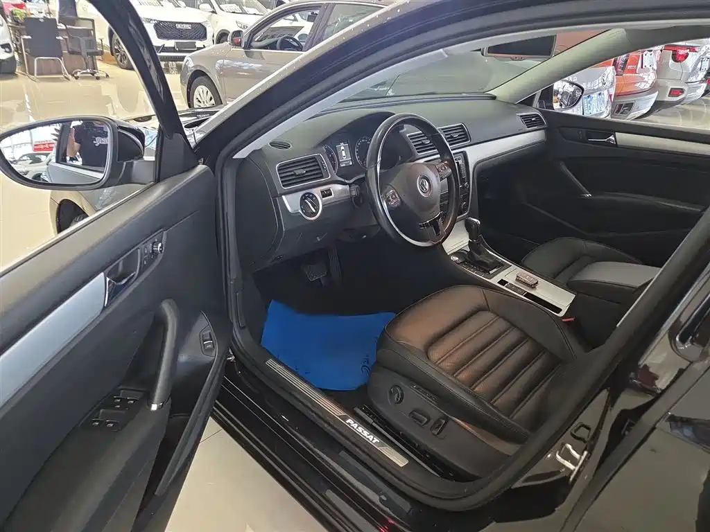Volkswagen Passat 2015 1.8TSI DSG Prestige Edition фото 12