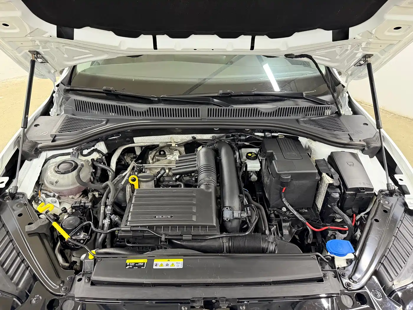 Volkswagen Sagitar 2023 Model Year 280TSI DSG Surpass Edition фото 21