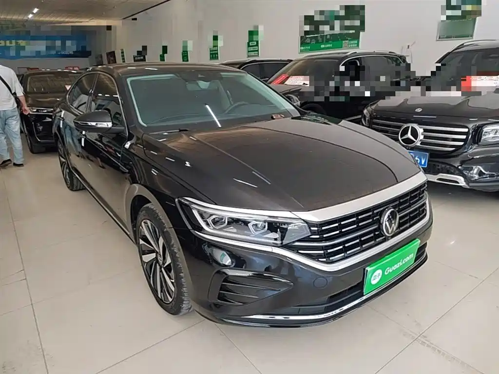 Volkswagen Passat 2024 380TSI Luxury фото 4