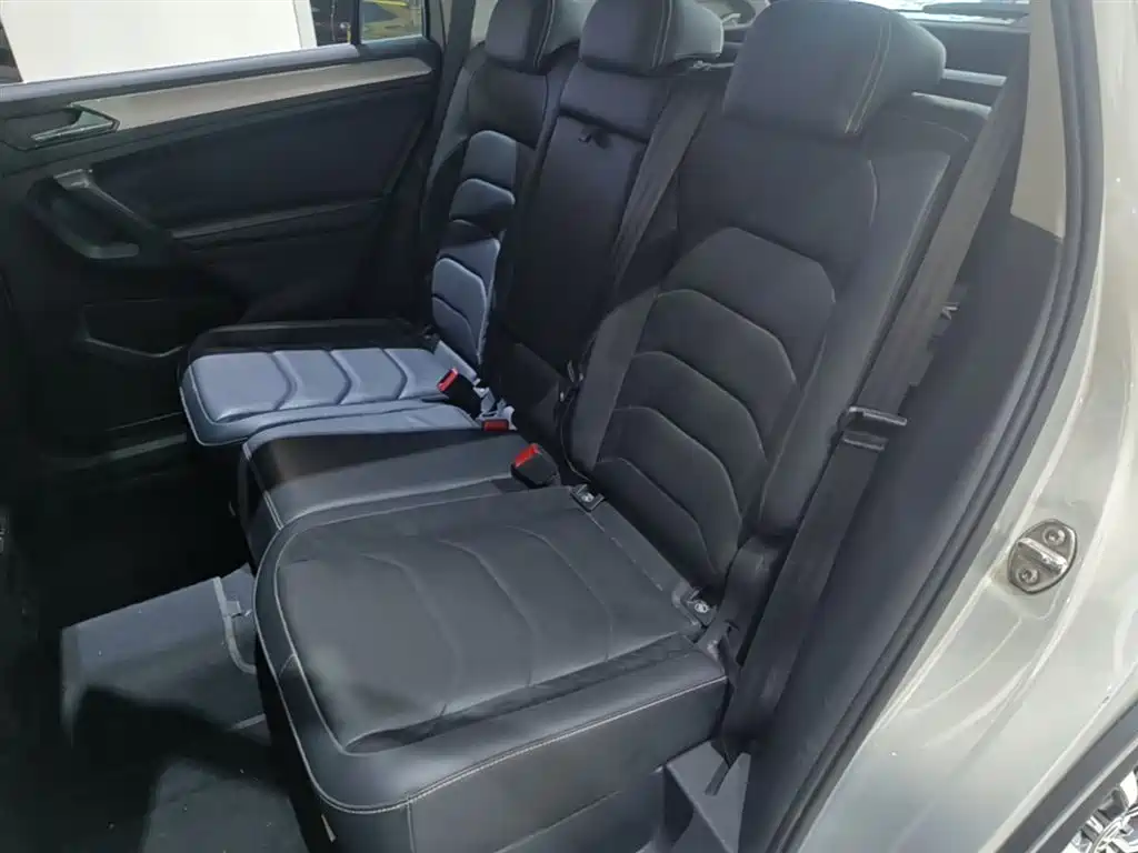 Volkswagen Tiguan L 2017 330TSI Automatic 2WD Luxury Edition фото 17