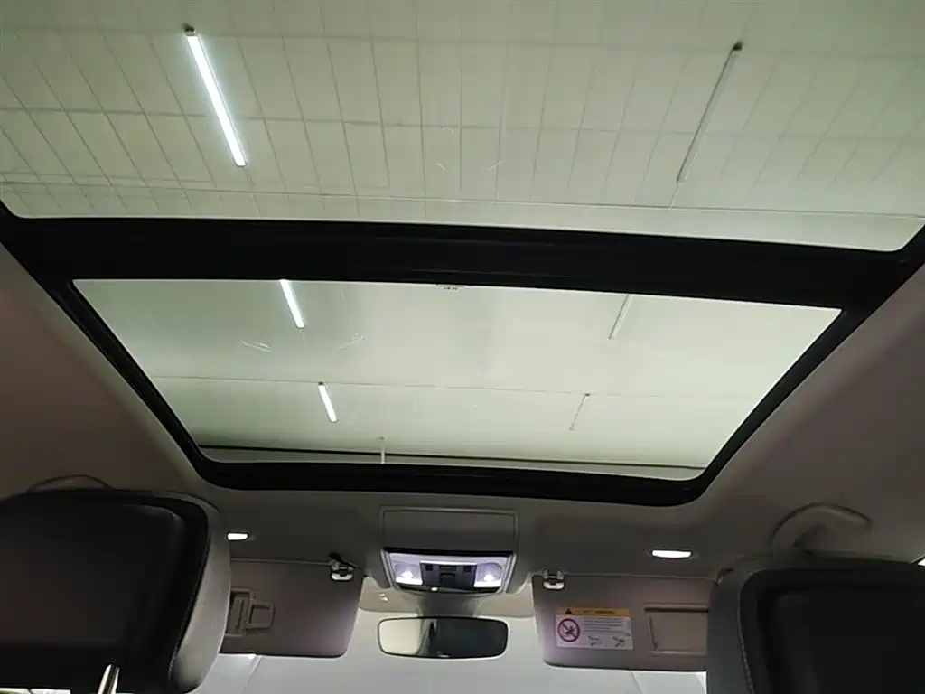 Volkswagen Passat 2024 380TSI Luxury фото 18