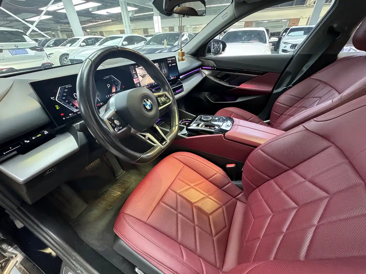 BMW 5 Series 2025 525Li Luxury Package фото 4