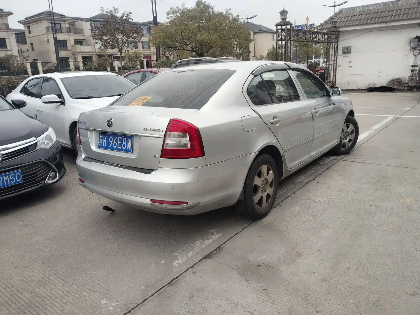 Škoda Octavia 2010 1.6L Auto Comfort фото 3