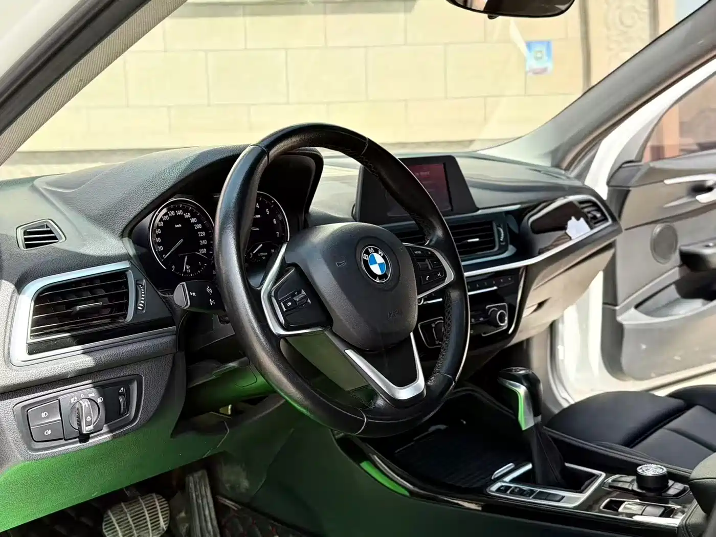 BMW 1 Series 2018 118i Sport Edition фото 4