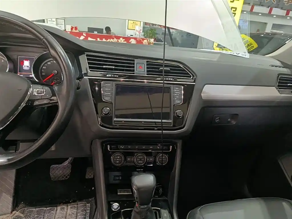 Volkswagen Tiguan L 2017 330TSI Automatic 2WD Luxury Edition фото 13