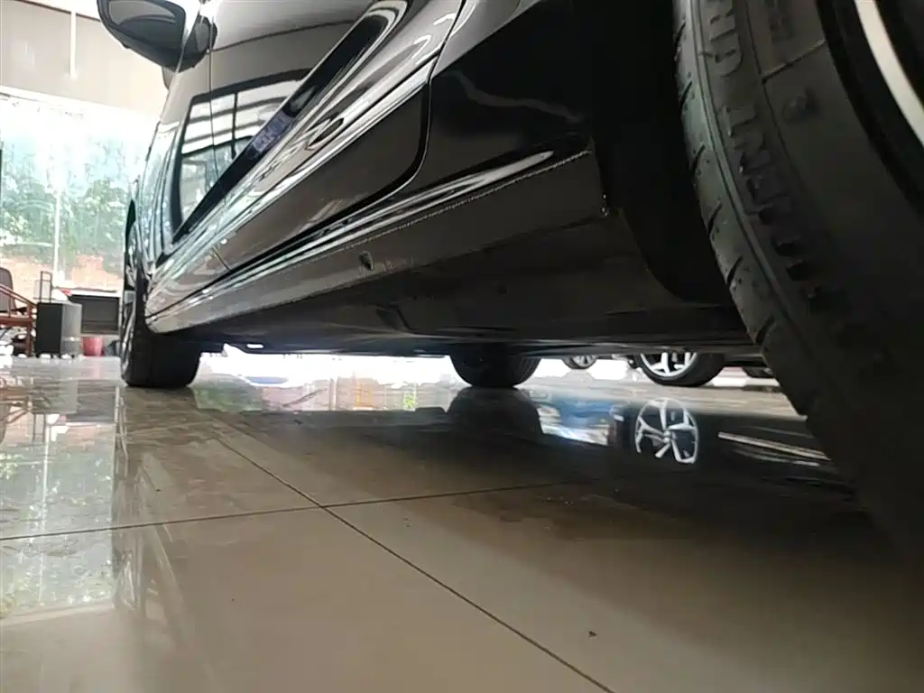 Volkswagen Passat 2024 380TSI Luxury фото 22