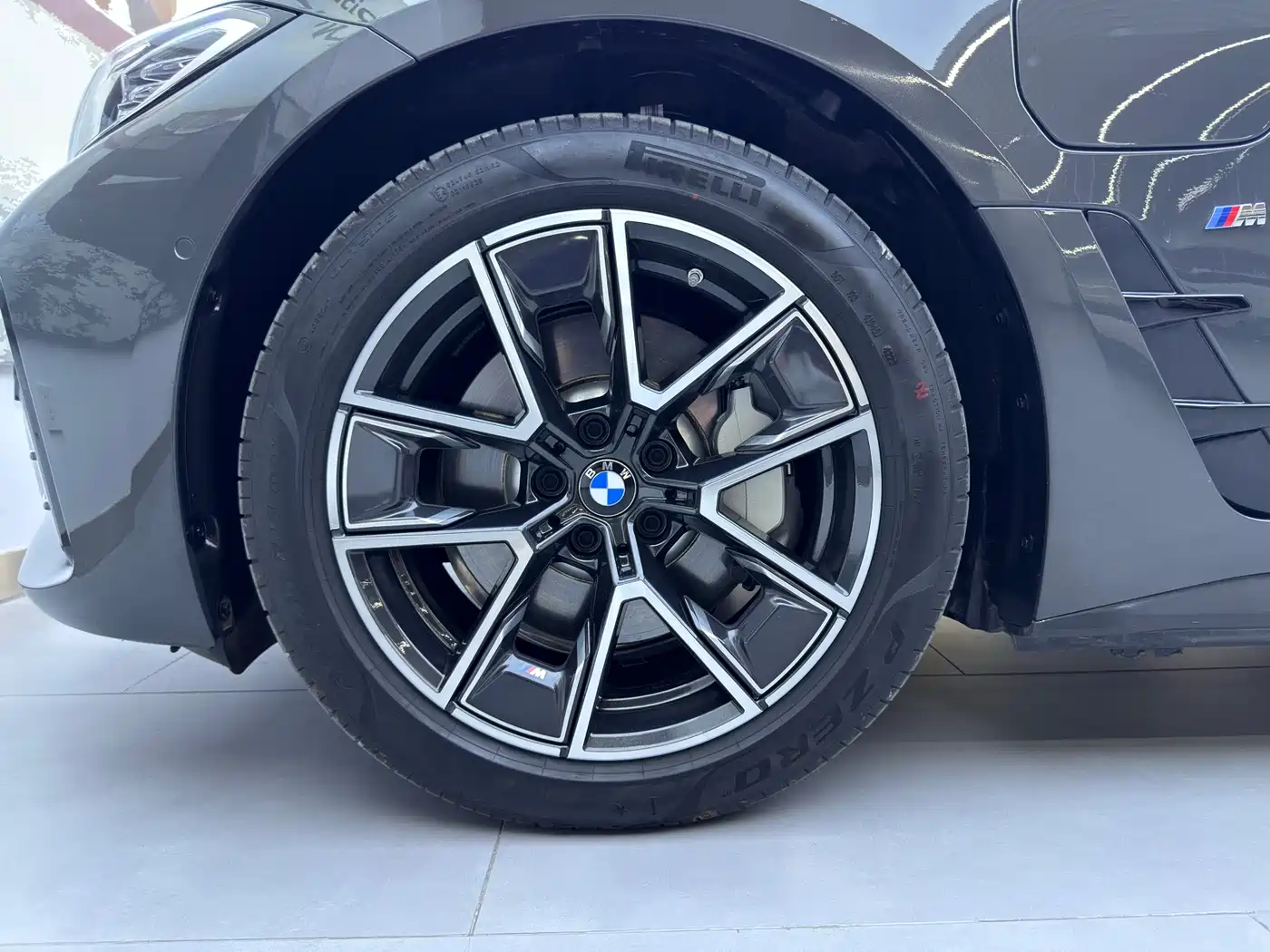 BMW i4 2023 eDrive40 фото 9