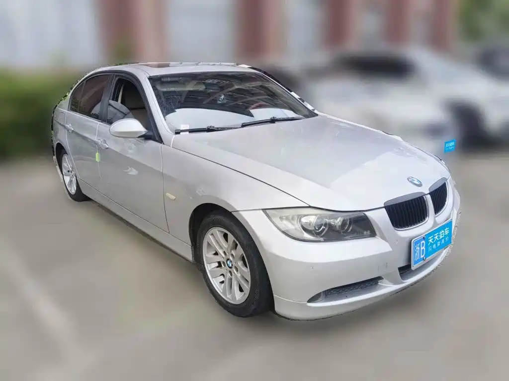 Photo 3 - BMW 3 Series