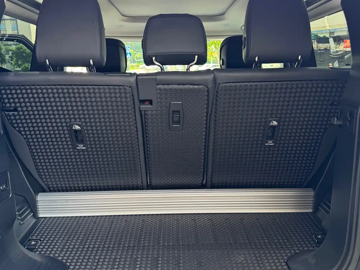 Land Rover Defender 2023 Facelift 90 3.0T P400 XS фото 11
