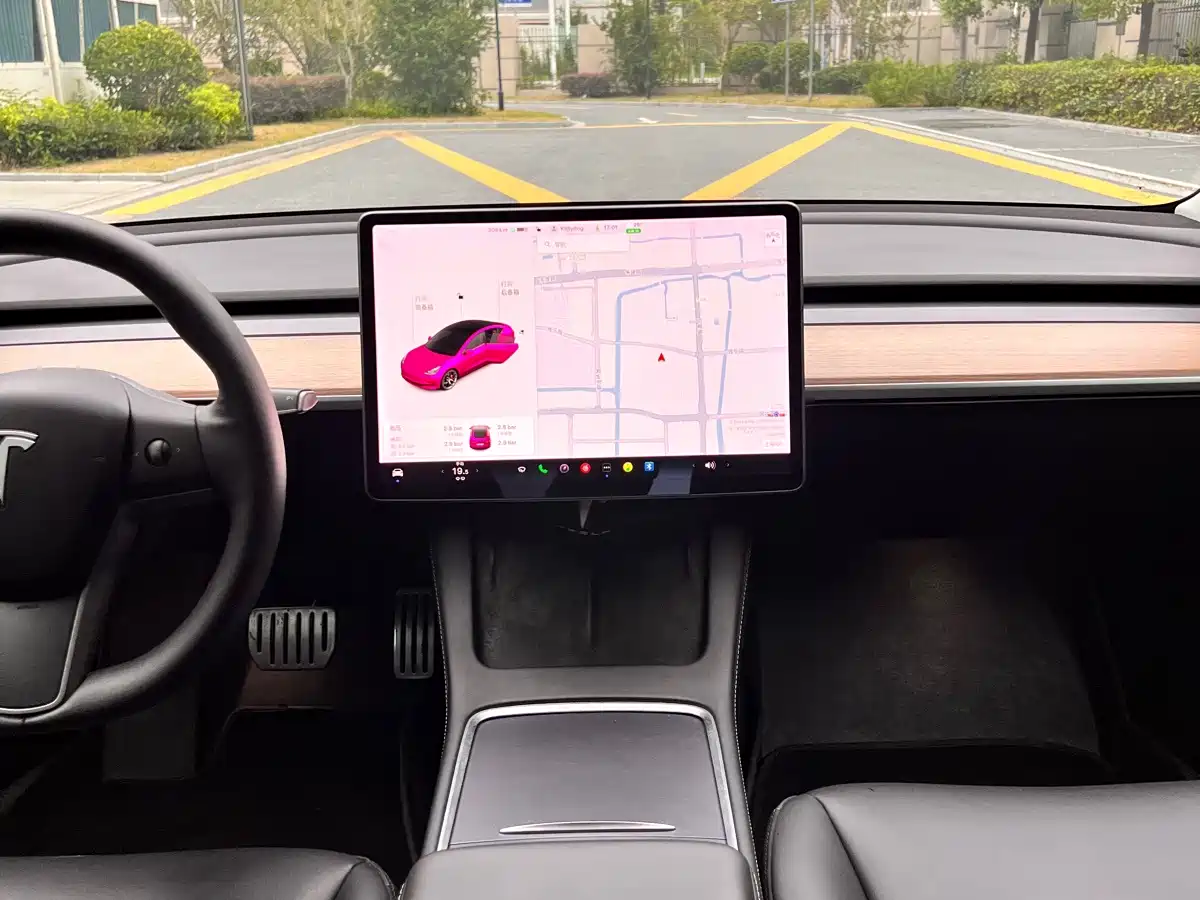 Фото 9 - Tesla Model 3
