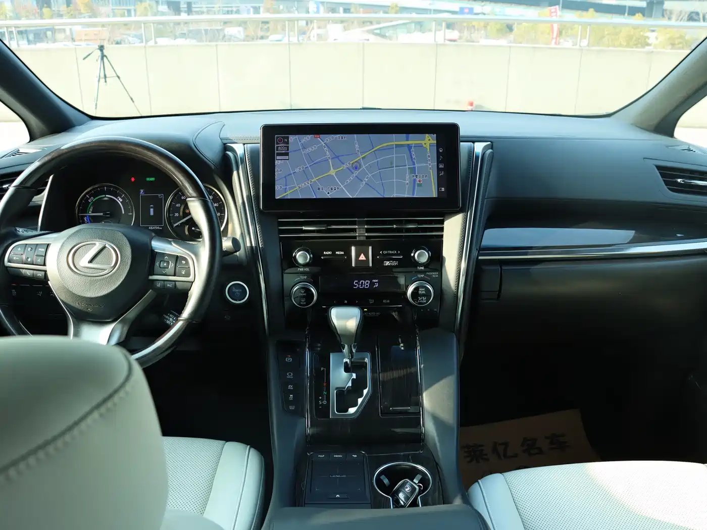 Lexus LM 2020 300h 4-Seat Imperial Edition фото 22