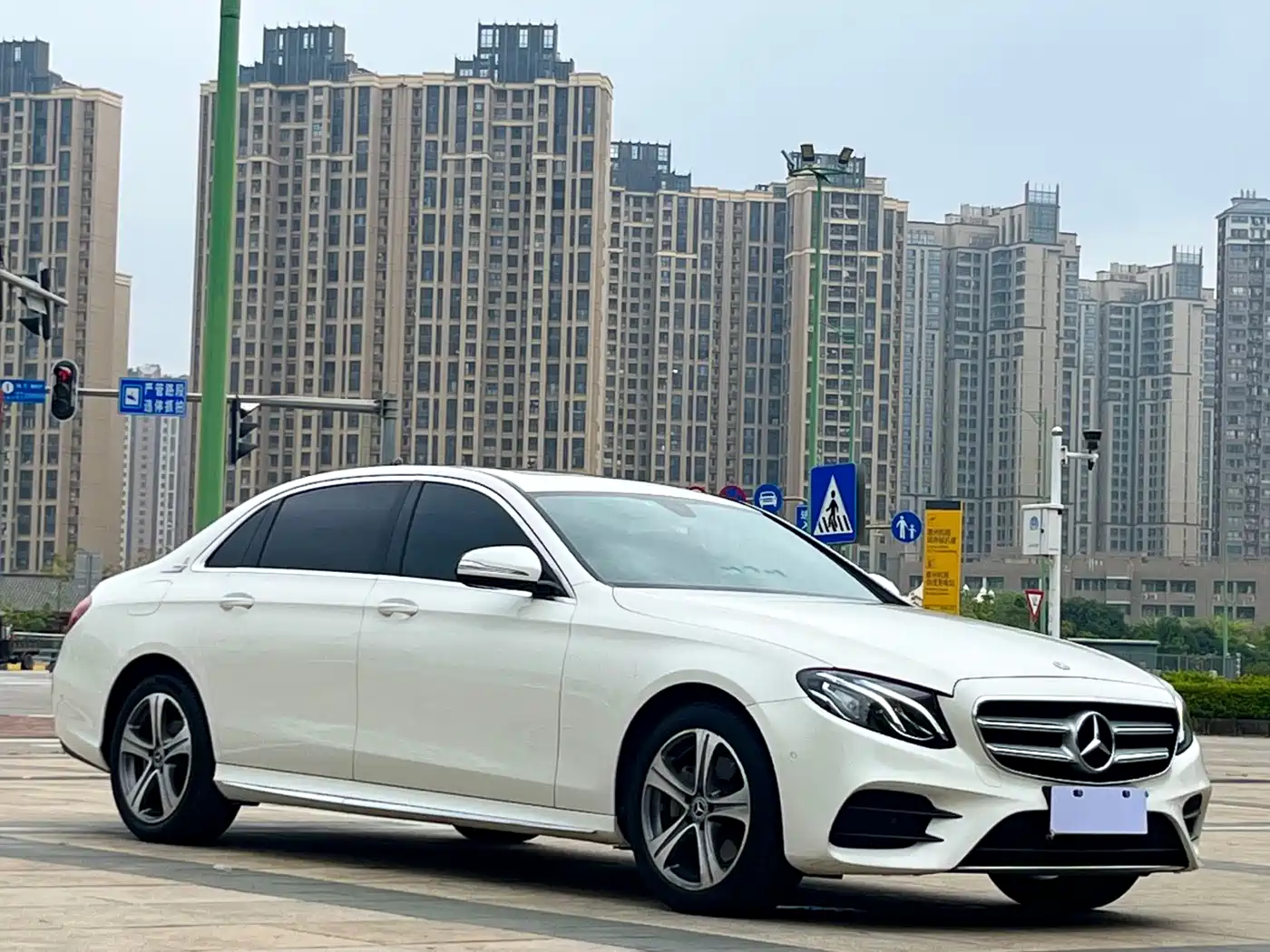 Mercedes-Benz E-Class 2016 E 200 L Sport Type фото 3