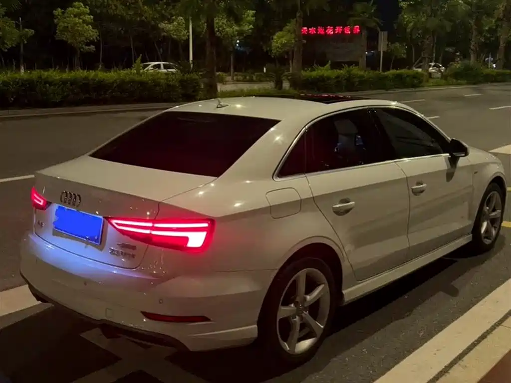 Audi A3 2018 30th Anniversary Limousine 35 TFSI Fashion фото 7