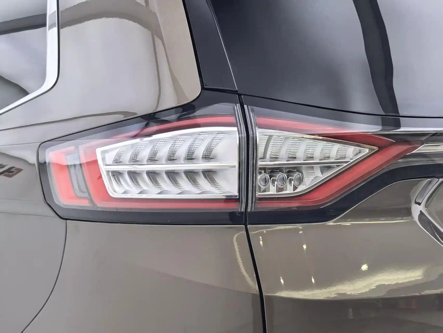 Фото 27 - Ford Edge