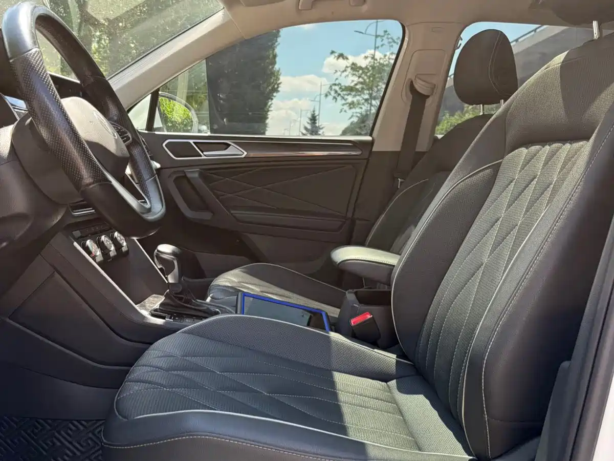 Фото 9 - Volkswagen Tiguan L