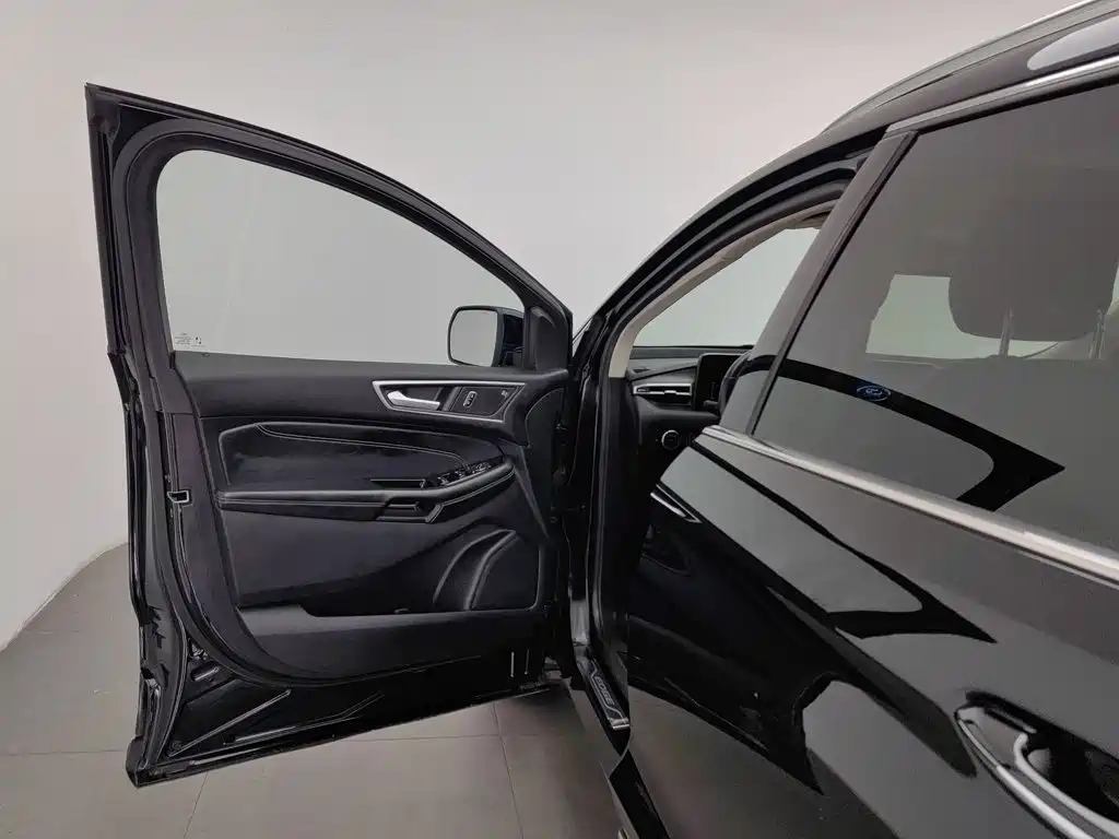 Фото 8 - Ford Edge