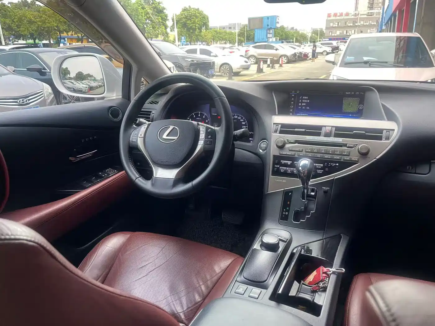 Photo 9 - Lexus RX Classic