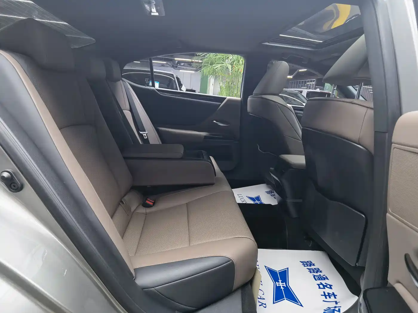 Lexus ES 2021 200 Excellence Edition фото 9
