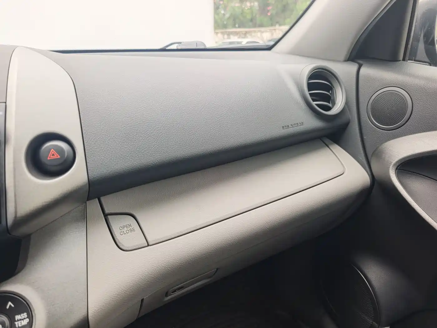 Toyota RAV4 Rongfang 2010 2.0L Automatic Luxury Upgrade Edition фото 27