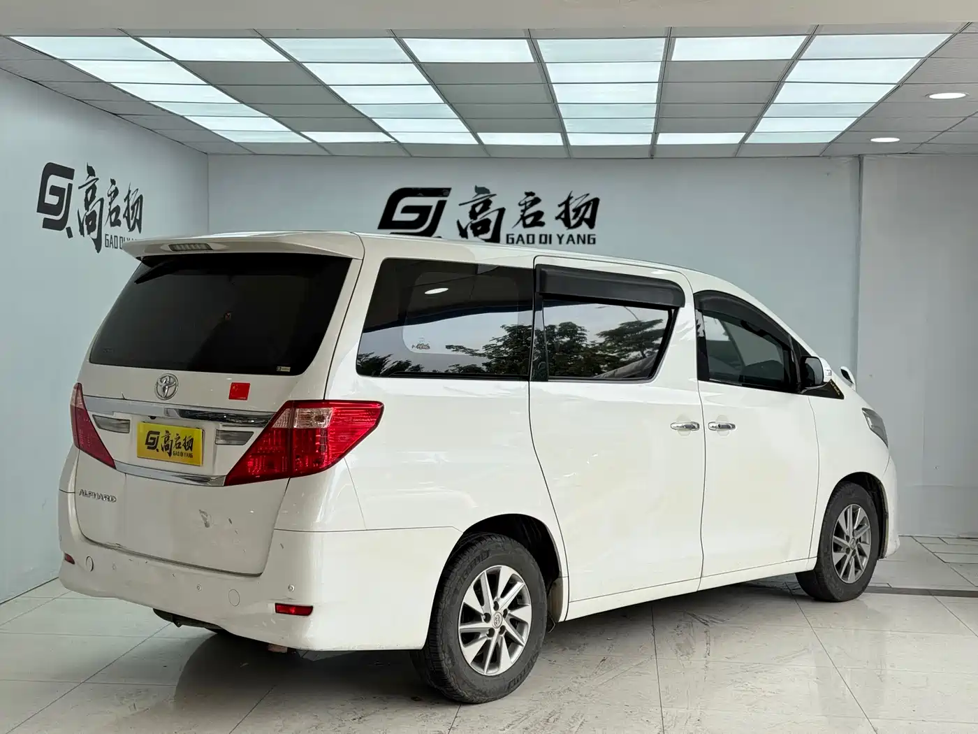 Toyota Alphard фото 27