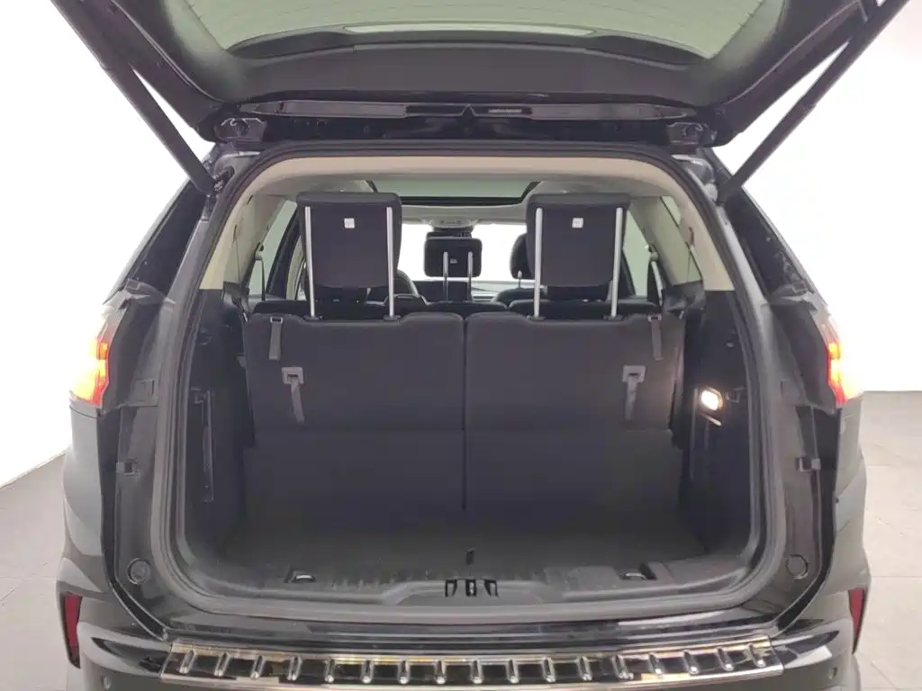 Фото 16 - Ford Edge