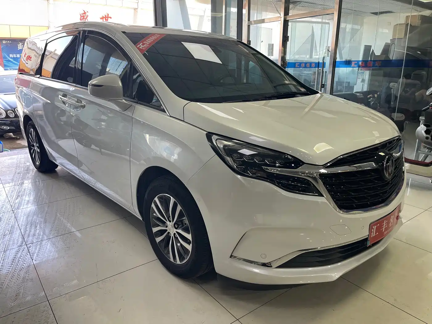 Buick GL8 2022 ES Landmark 653T Premium фото 3