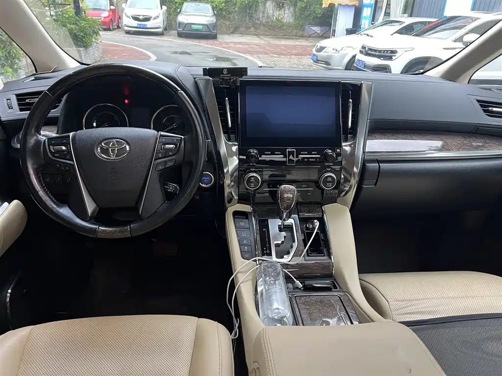 Фото 15 - Toyota Alphard