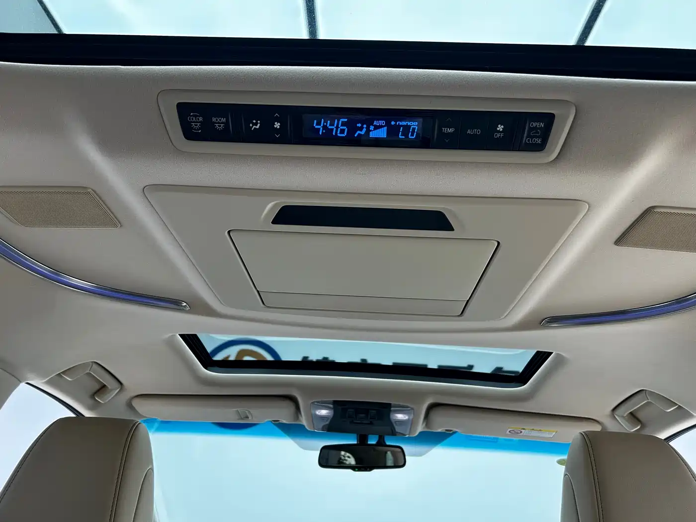 Toyota Alphard 2015 3.5L Premium Edition фото 25