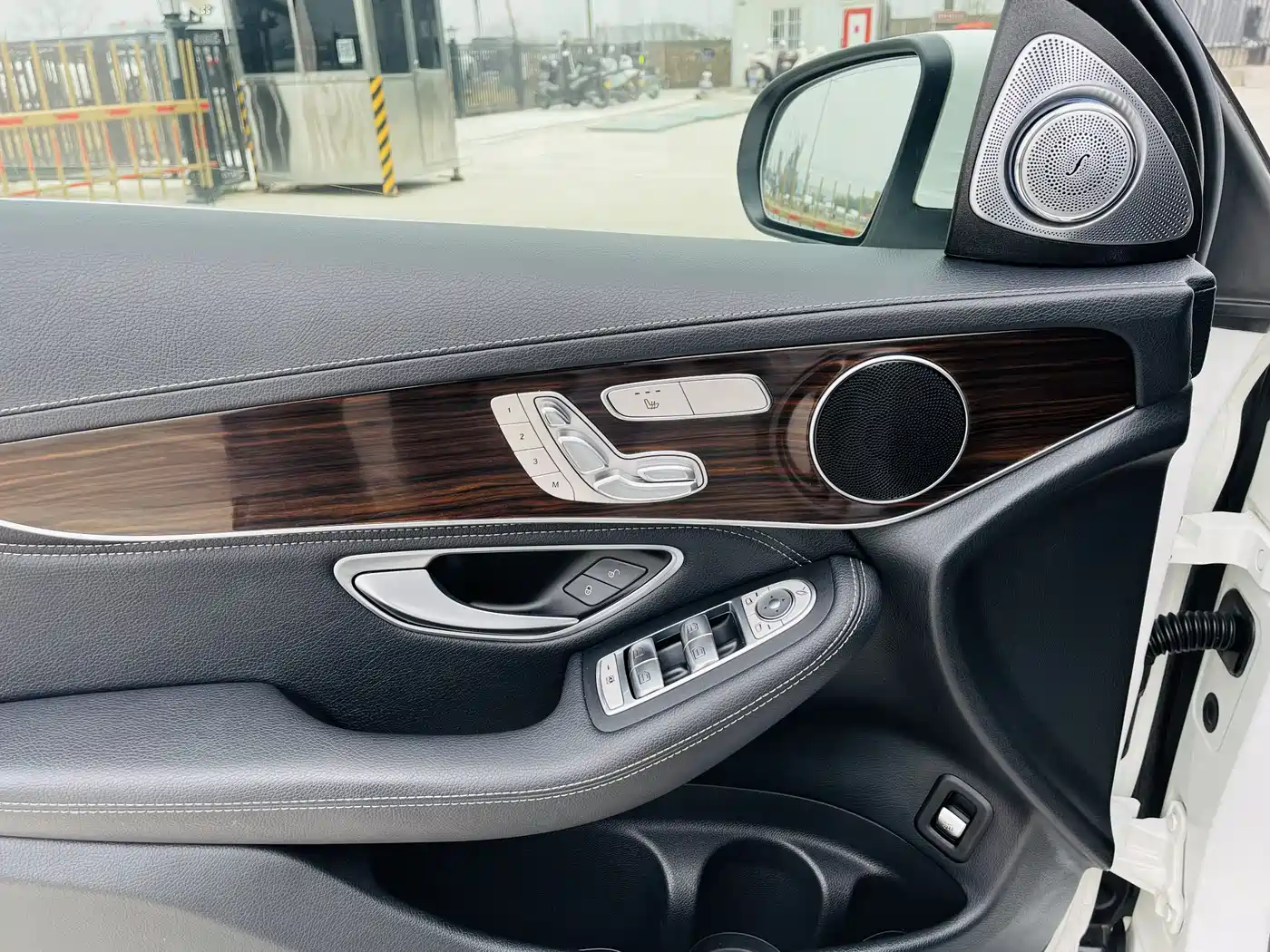 Mercedes-Benz GLC 2019 Facelift GLC 260 L 4MATIC Luxury фото 9