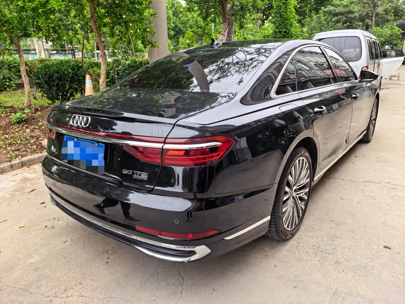 Audi A8 2025 A8L 45 TFSI quattro Luxury фото 3