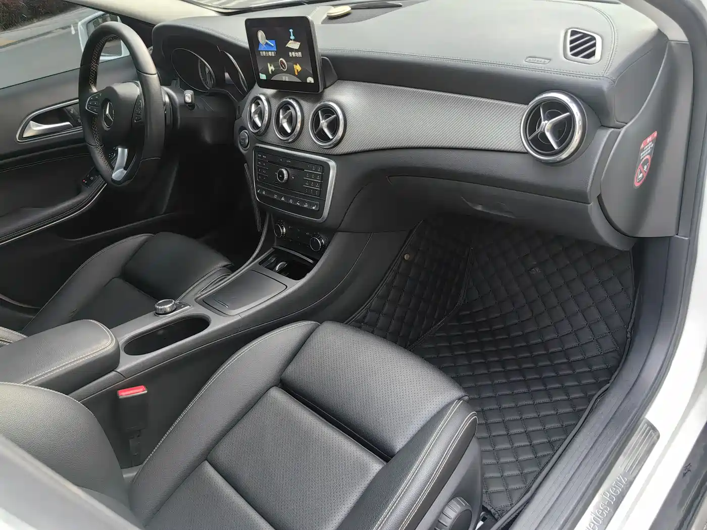 Mercedes-Benz GLA 2017 GLA 220 4MATIC Fashion фото 12