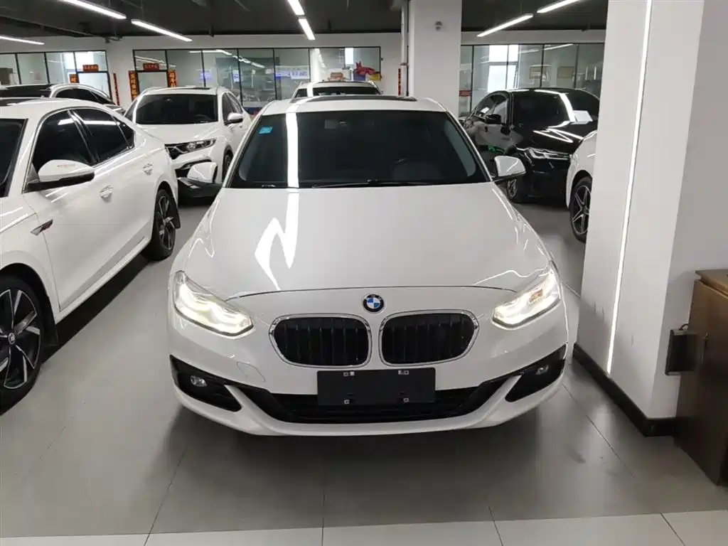 BMW 1 Series 2018 Facelift 118i Sport фото 3
