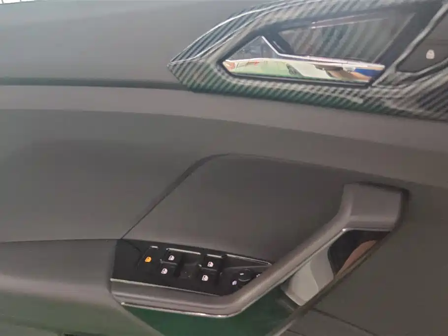 Volkswagen T-Cross 2019 1.5L Automatic Comfort Edition фото 7