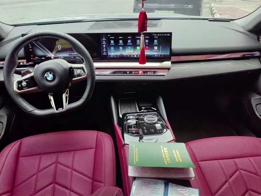 BMW 5 Series 2024 530Li Leading M Sport Package фото 12